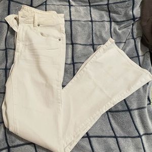 American Eagle White Flare Jeans!